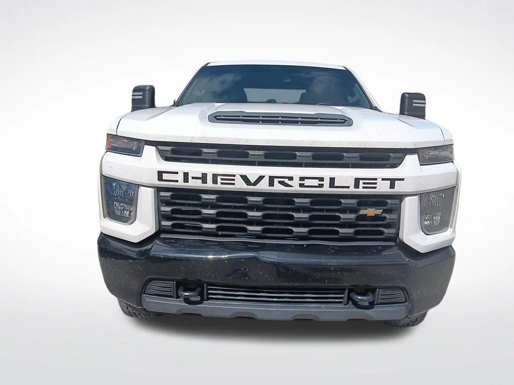 Used 2020 Summit White Chevrolet Custom image 3