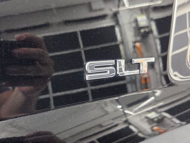 Used 2016 Black GMC SLT image 18
