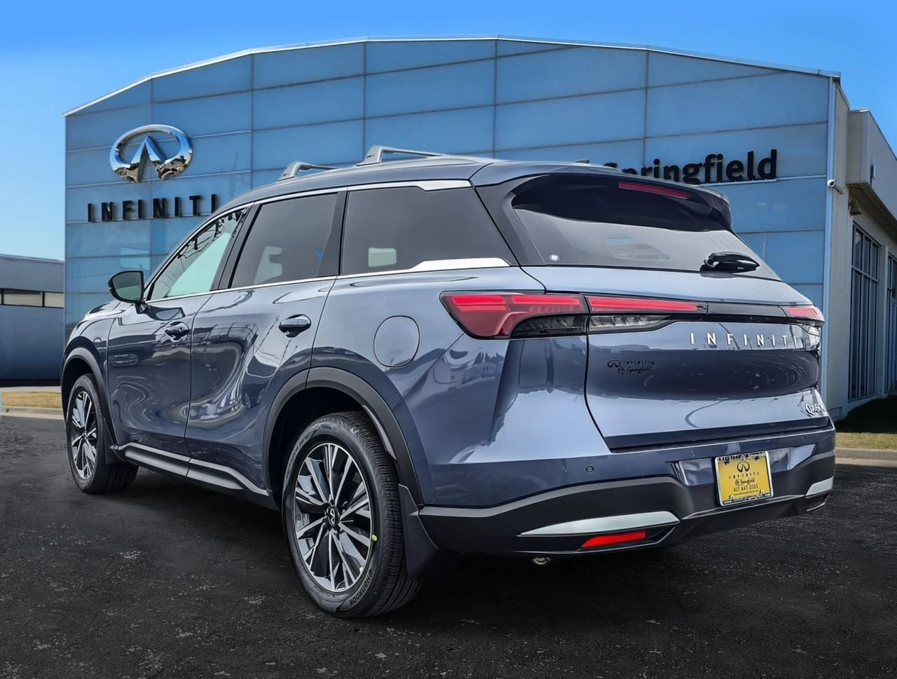 New 2027 MOONBOW BLUE INFINITI Luxe AWD image 4