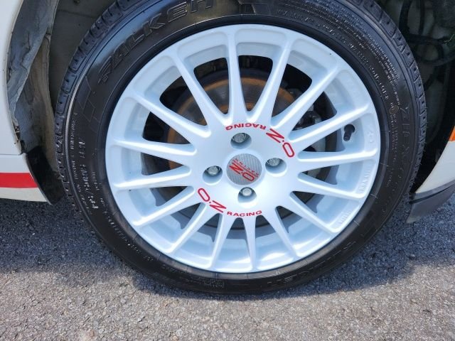 Used 2015 White FIAT Pop image 16