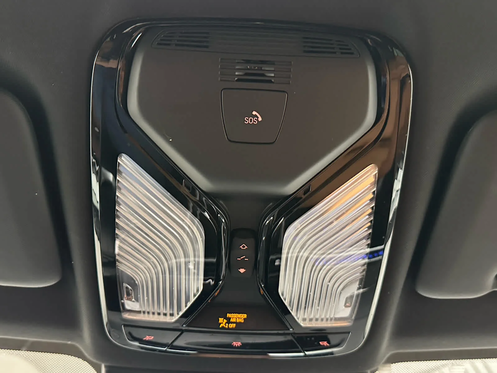 Used 2025 Skyscraper Grey Metallic BMW xDrive40i image 36