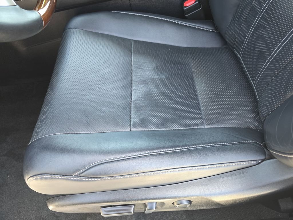 Used 2019 White Lexus 450h image 32