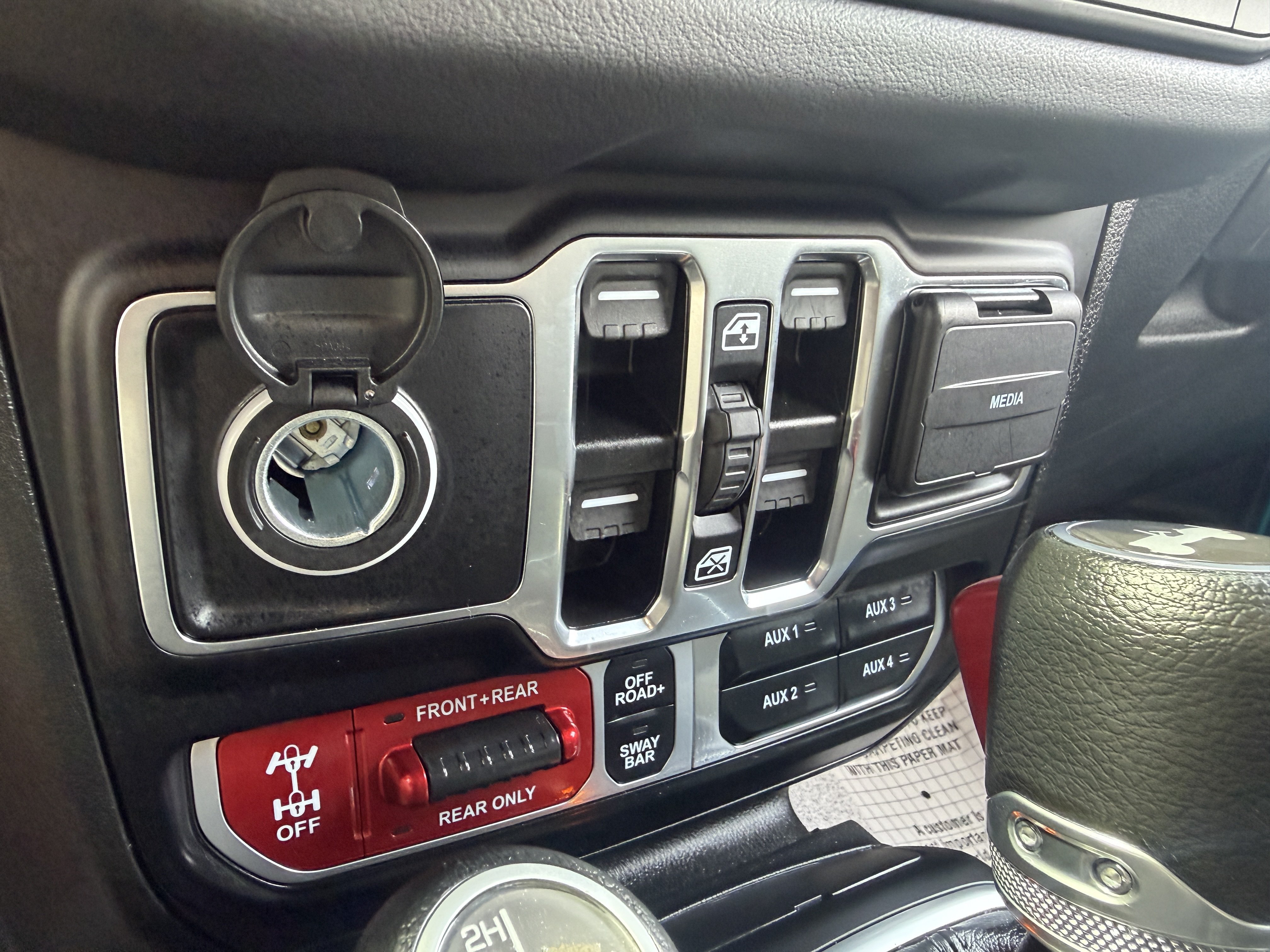 Used 2024 Bikini Pearl Coat Jeep Rubicon image 48