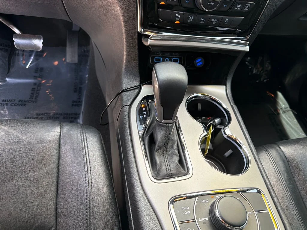 Used 2019 Red Jeep Limited image 25