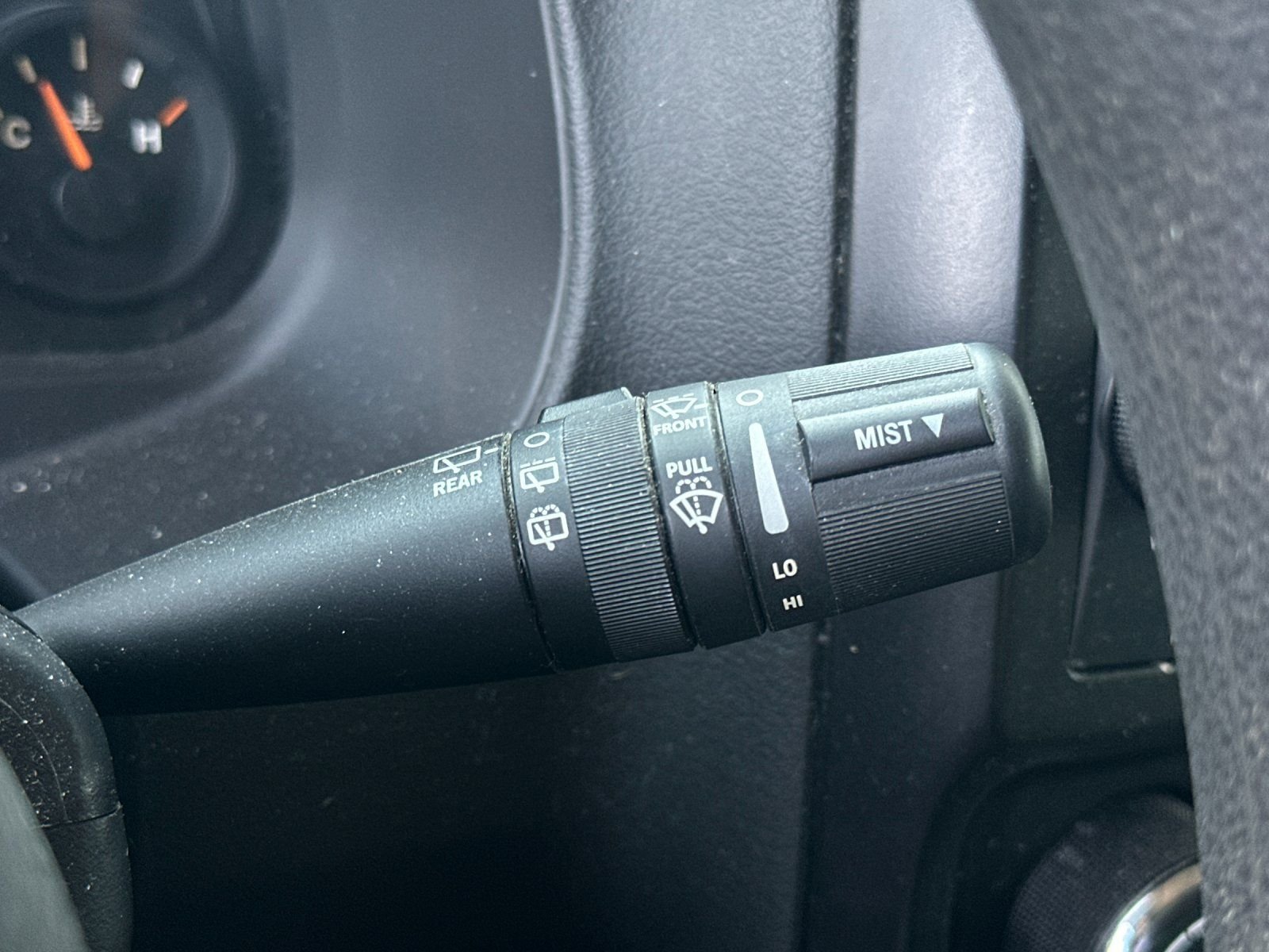 Used 2015 True Blue Pearlcoat Jeep Sport image 20