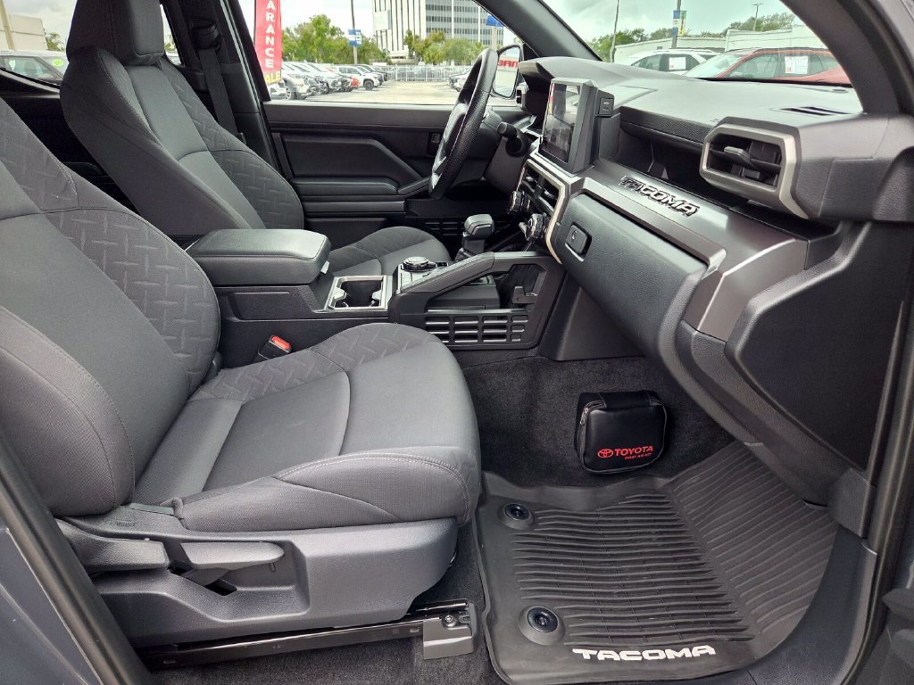 2025 Toyota Tacoma SR5 - Photo 16