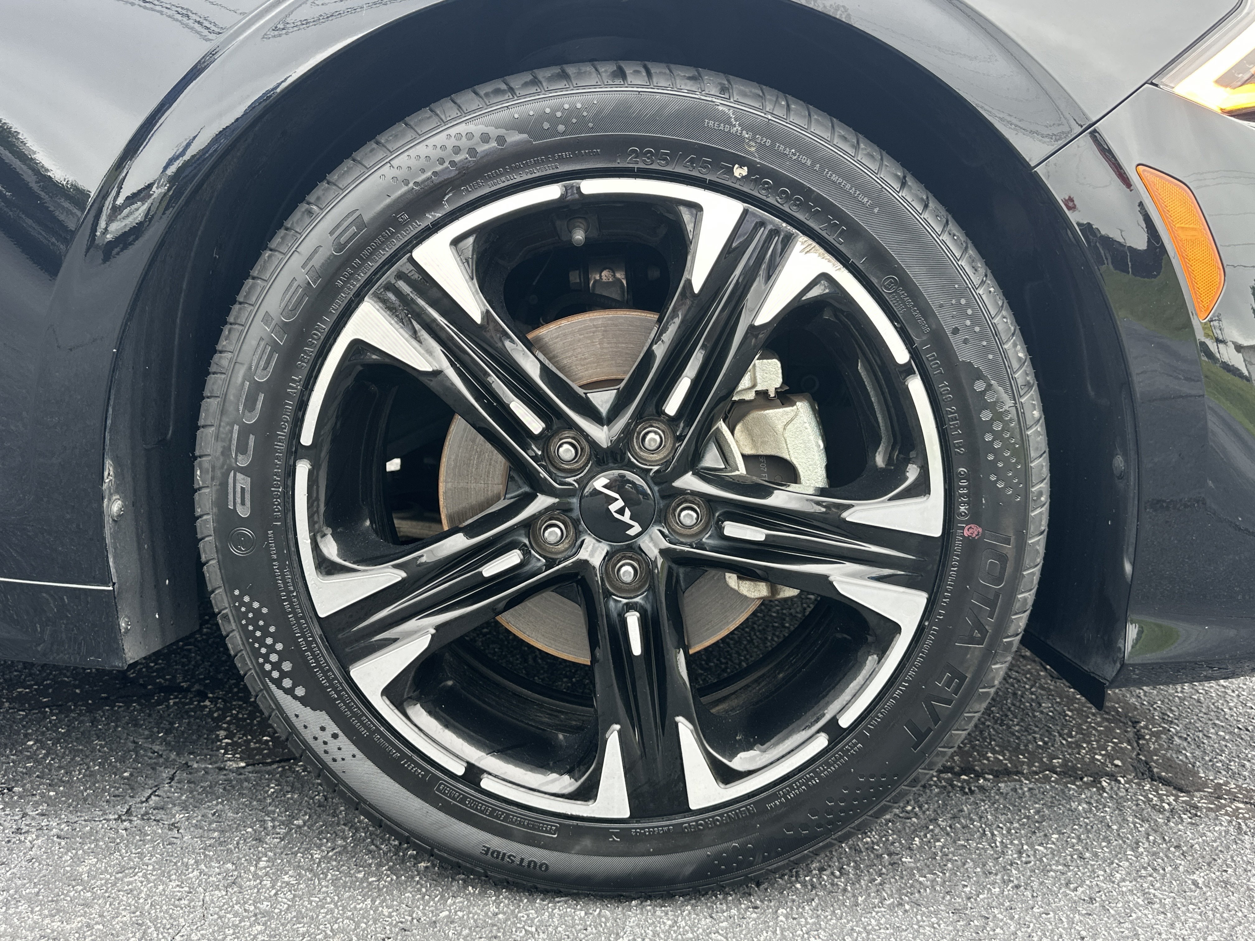 Used 2023 Ebony Black Kia GT-Line image 13
