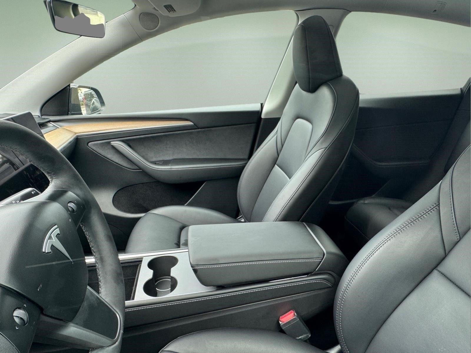 Used 2023  TESLA  image 4
