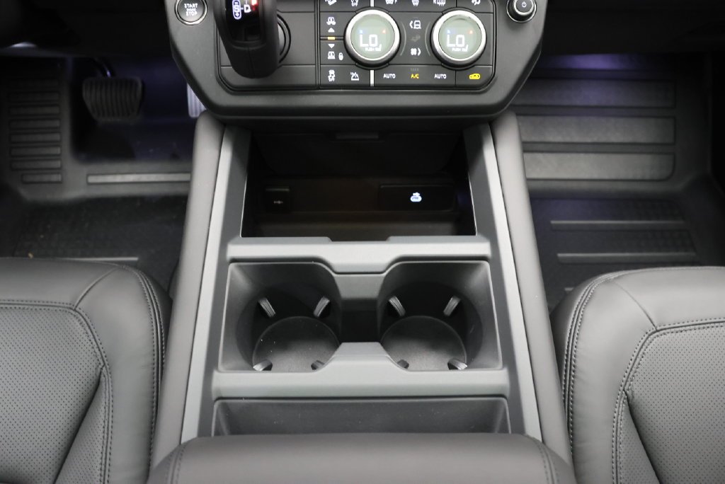 New 2026 Woolstone Green Land Rover X-Dynamic SE image 25