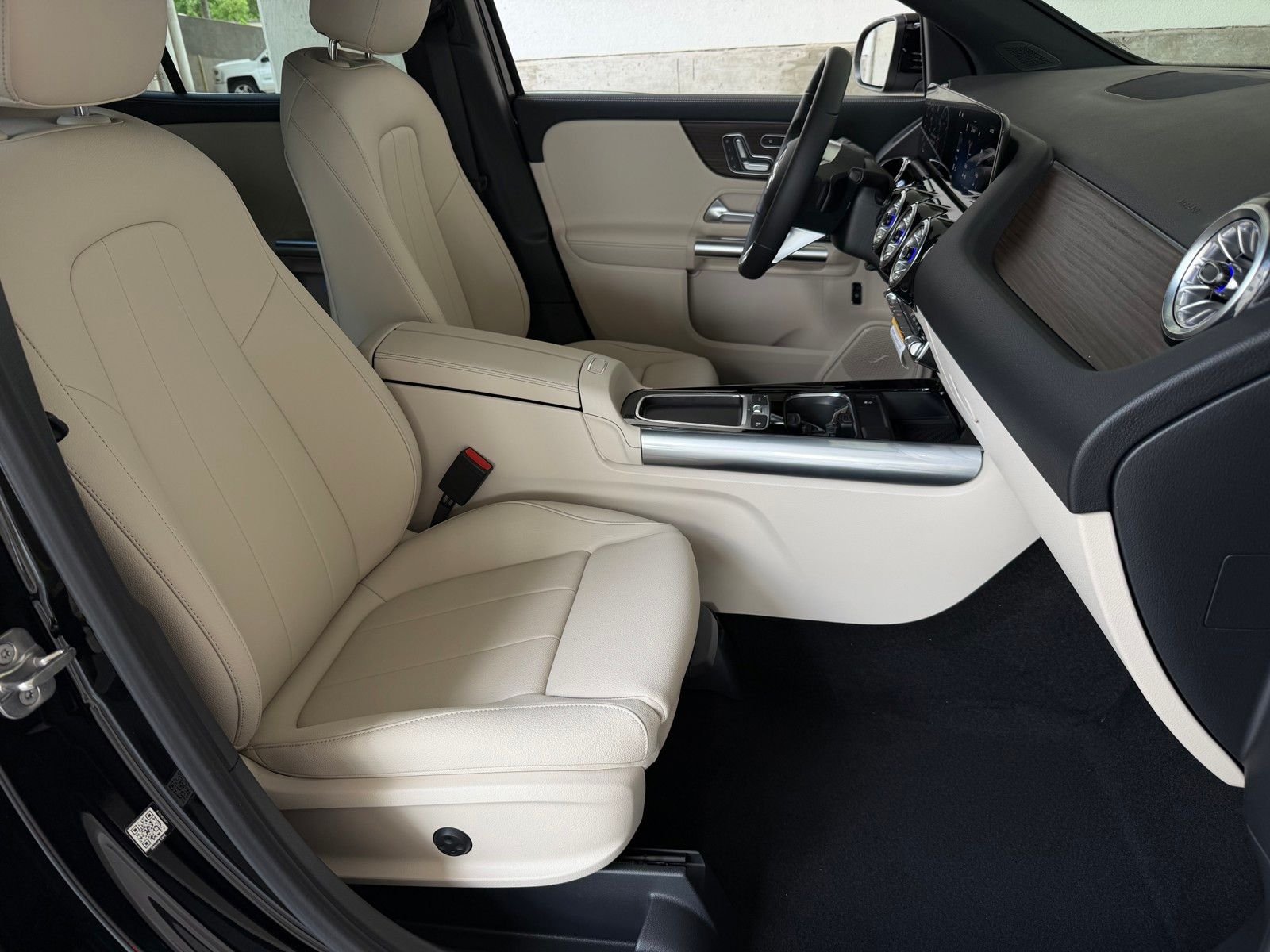 New 2026 Night Black Mercedes-Benz GLA 250 image 15