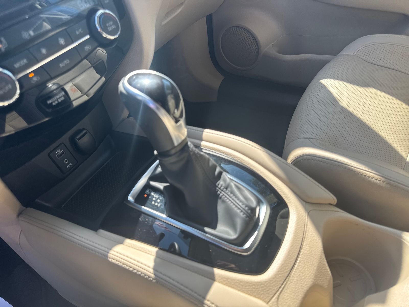 Used 2017 Blue Nissan SL image 36