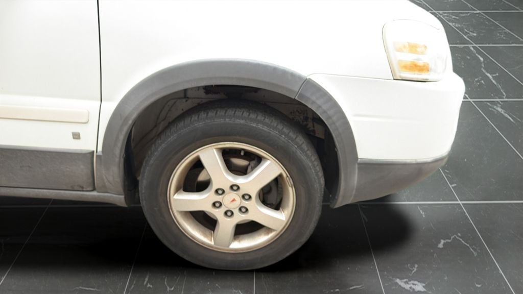 Used 2006 White Pontiac Base image 19