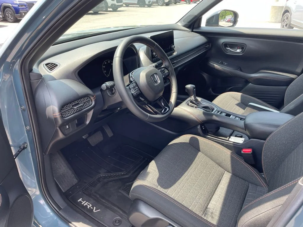 Used 2025  Honda Sport image 5