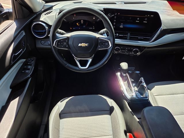 2025 Chevrolet Trax LT - Photo 12