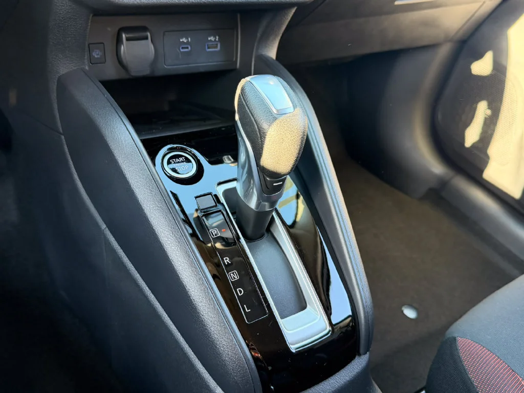 2025 Nissan Versa Sedan SR - Photo 38