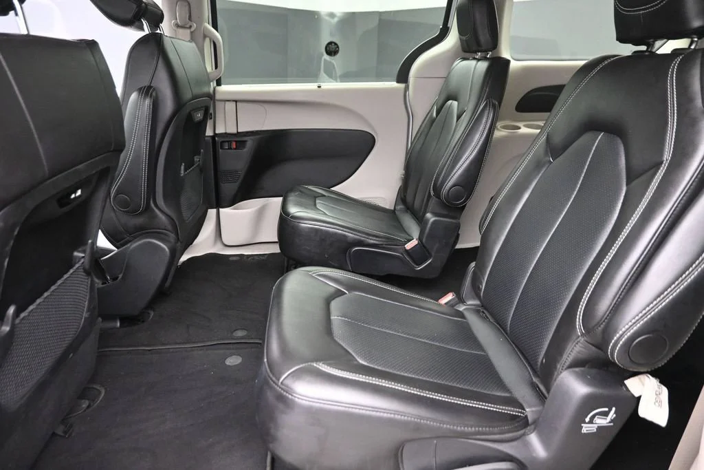 Used 2024 White Chrysler Touring L image 15