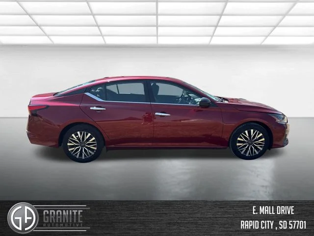2025 Nissan Altima SV - Photo 7