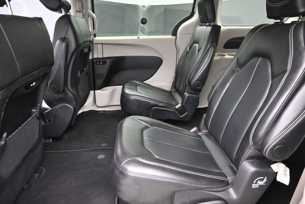 Used 2024 White Chrysler Touring L image 15