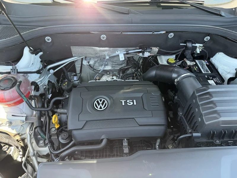 Used 2023 White Volkswagen 2.0T SE w/Technology image 23