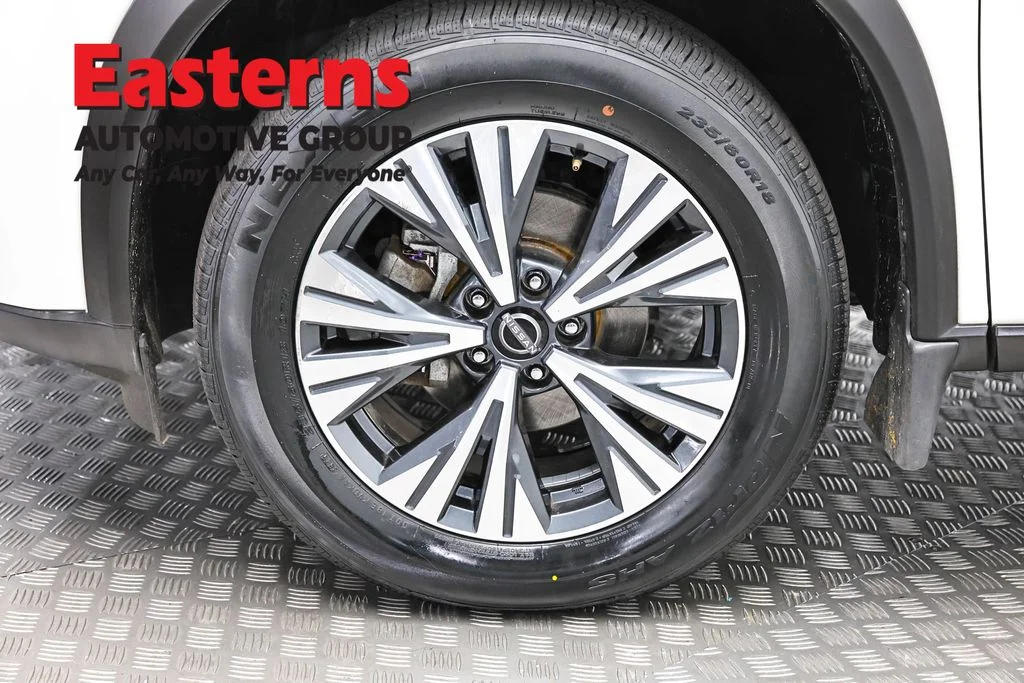 Used 2023 White Nissan SV image 31