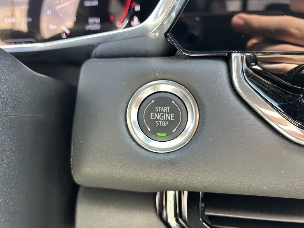 Used 2024 White GMC Elevation image 32
