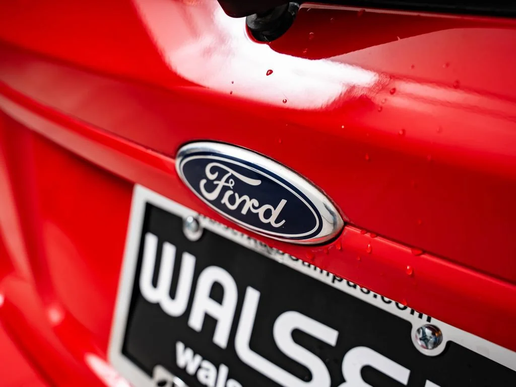 Used 2015 Race Red Ford SE image 17