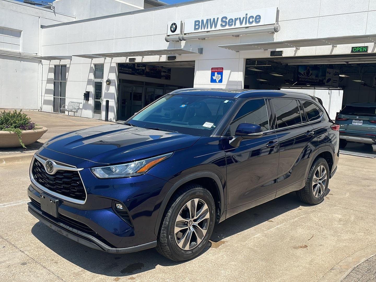 2020 Toyota Highlander XLE FWD photo