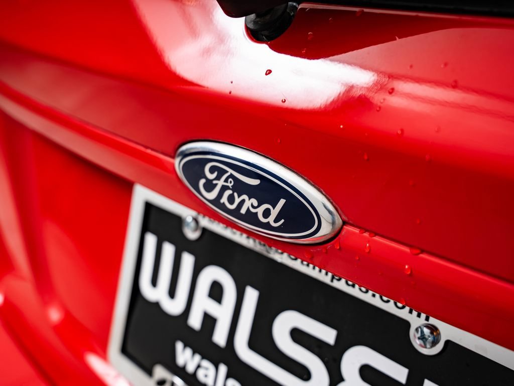 Used 2015 Race Red Ford SE image 17