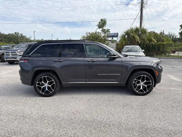Used 2025 Gray Jeep Summit Reserve image 3