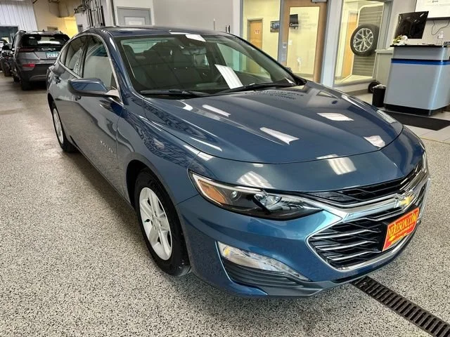 Used 2024 Lakeshore Blue Metallic Chevrolet 1LT image 4