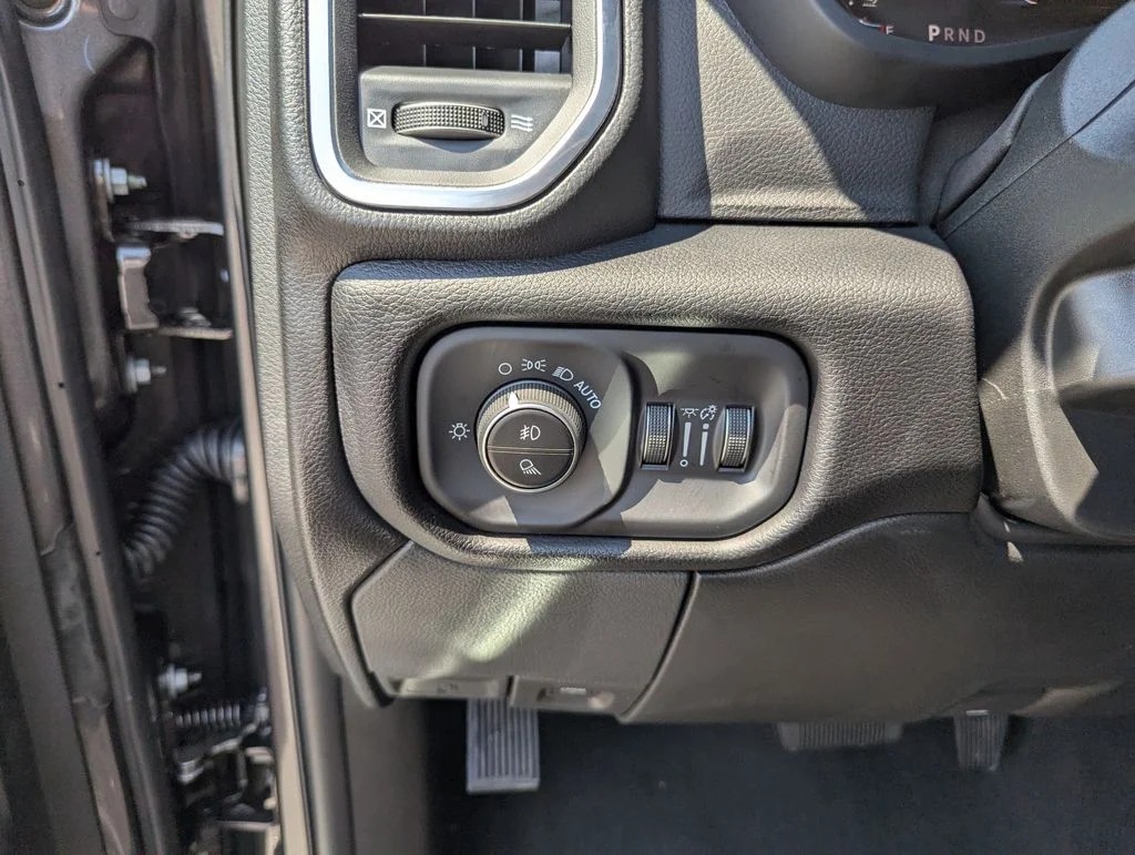 2025 RAM 3500 Laramie - Photo 19