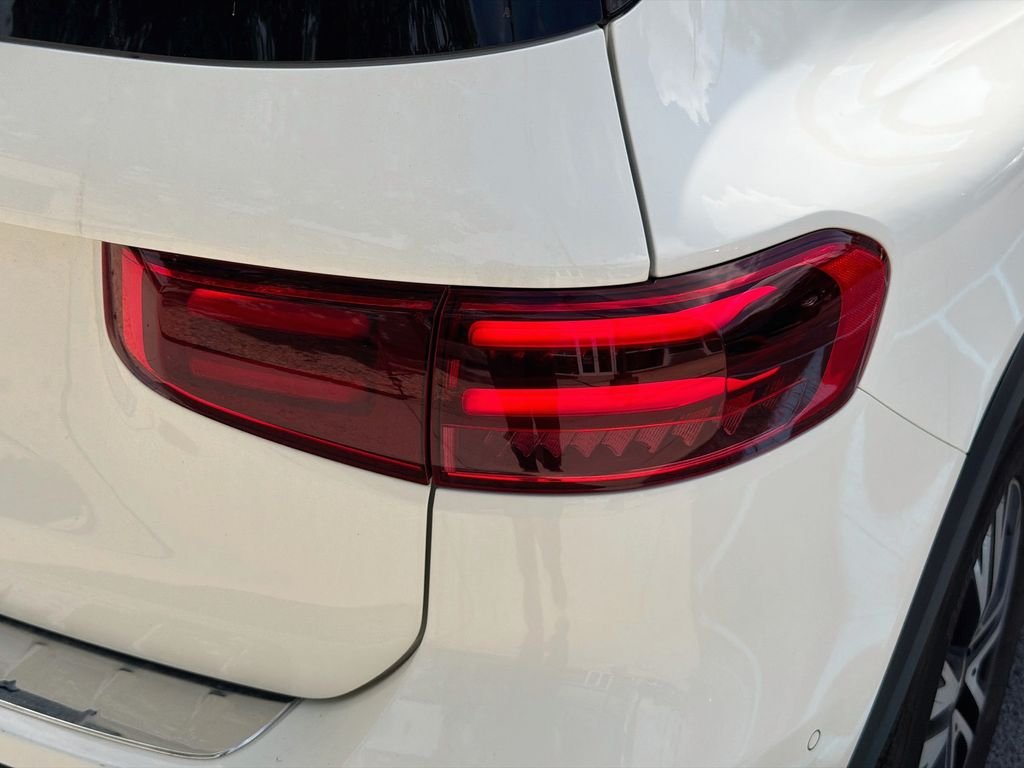 Used 2024 White Mercedes-Benz GLB 250 image 30