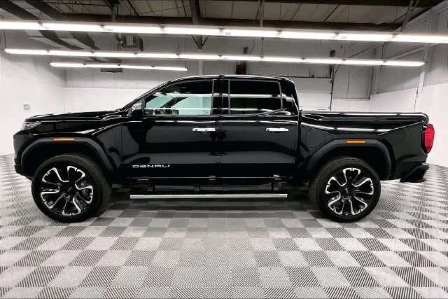 Used 2023 Onyx Black GMC Denali image 14