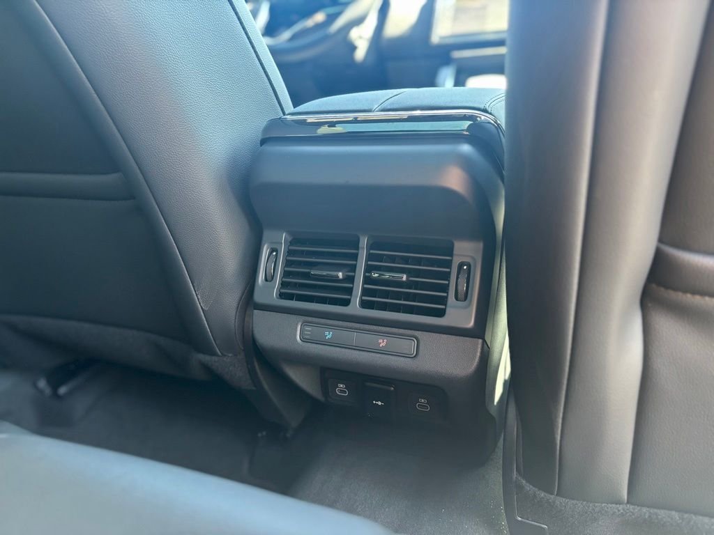 New 2026 Fuji White Land Rover Dynamic image 15