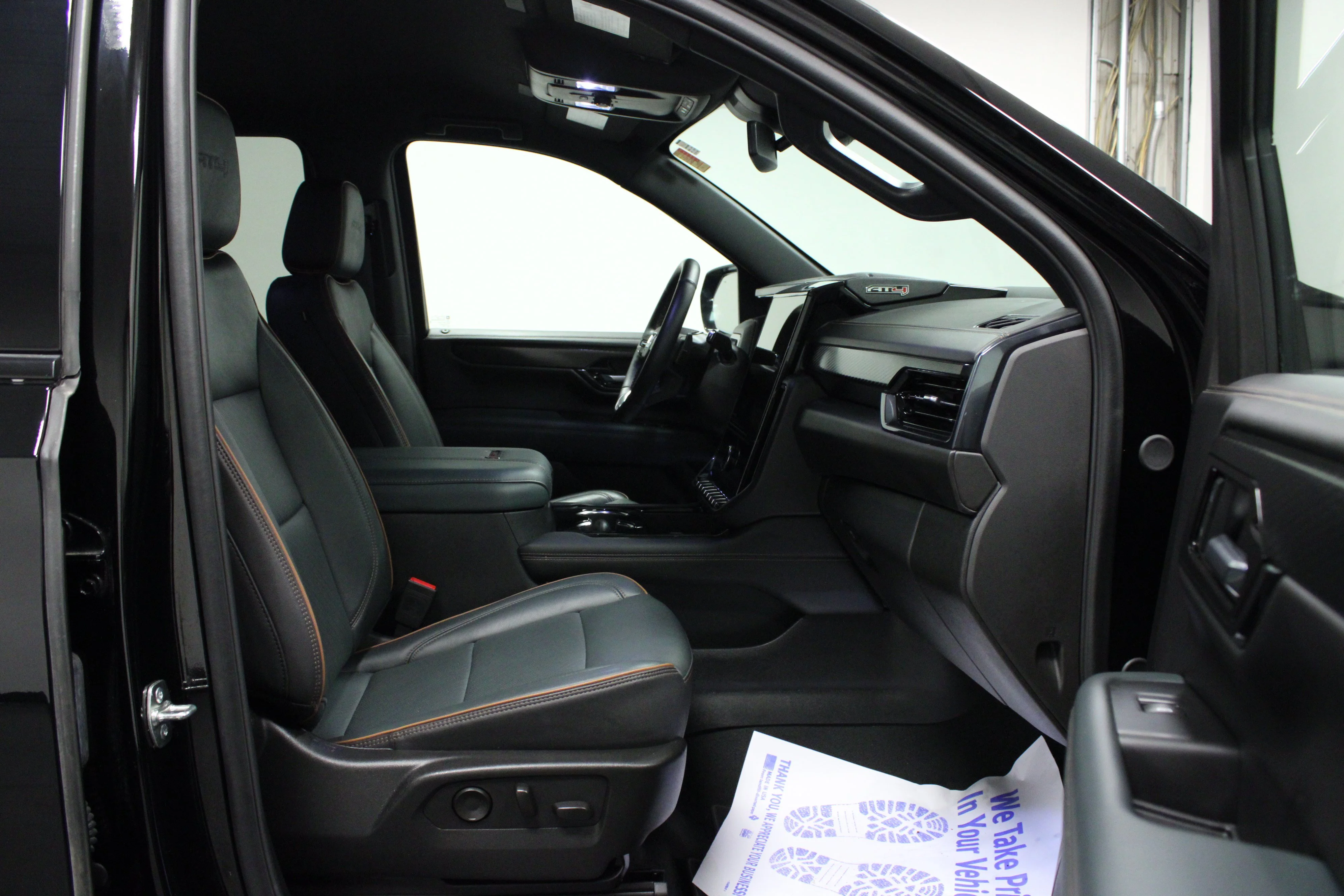 Used 2025 Onyx Black GMC AT4 image 17