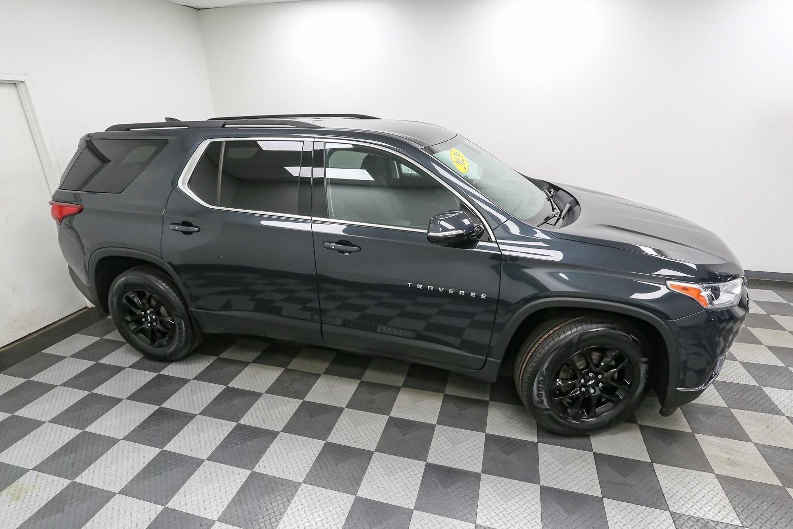 Used 2020 Graphite Metallic Chevrolet LT Cloth image 5