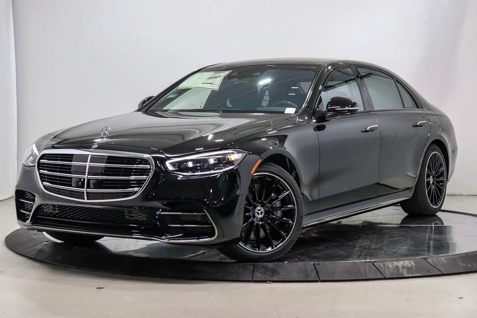 New 2026 Black Mercedes-Benz S 580e image 1