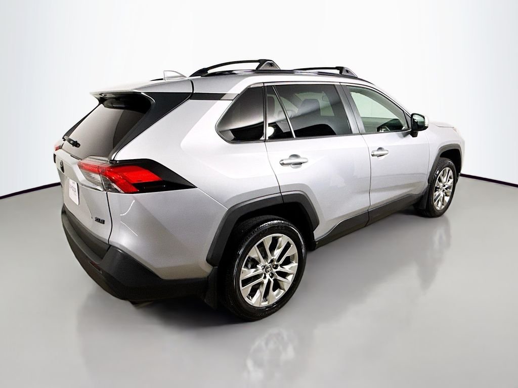 Used 2024 Silver Sky Metallic Toyota XLE Premium image 7