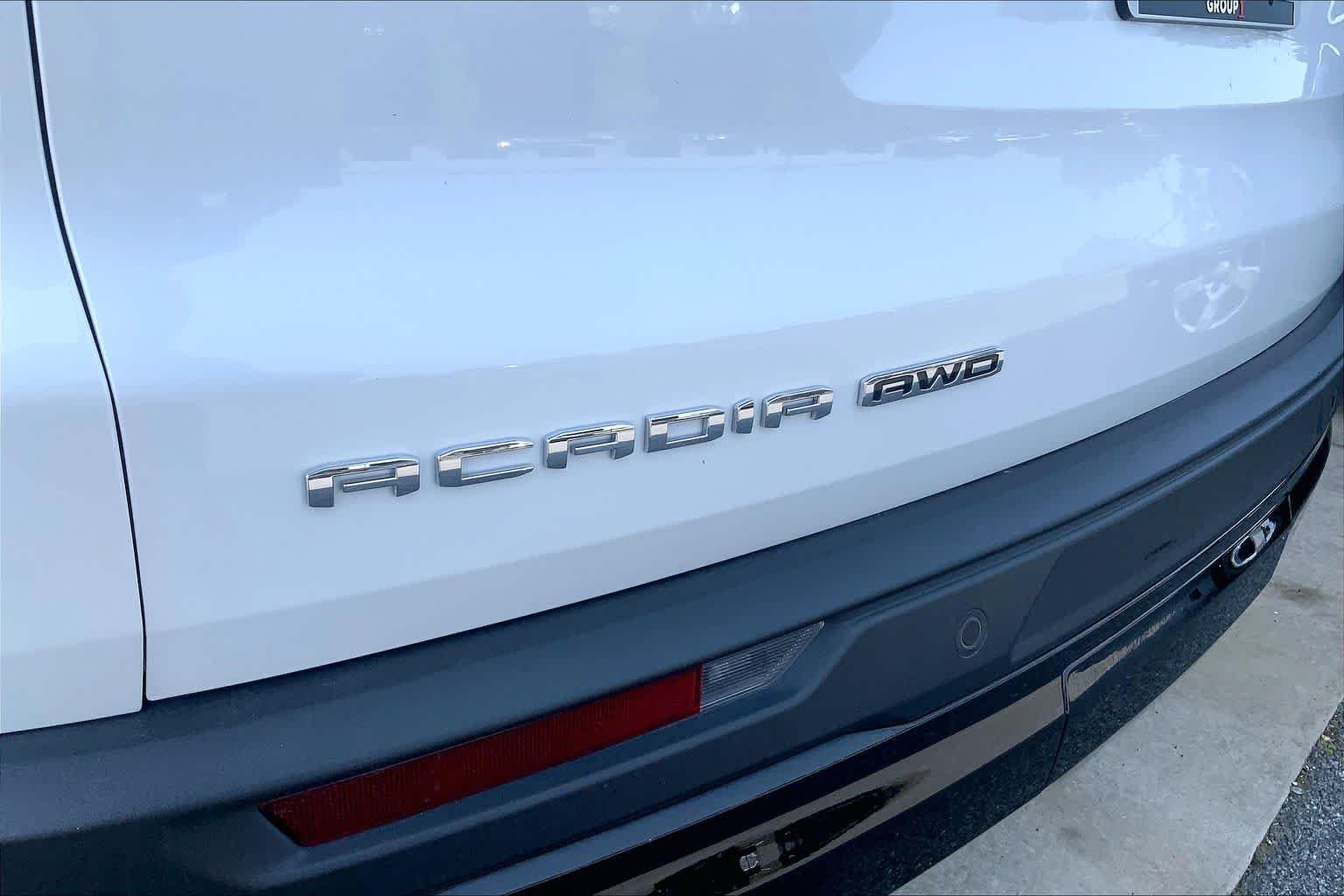 Used 2025 White Frost Tricoat GMC AWD AT4 image 30