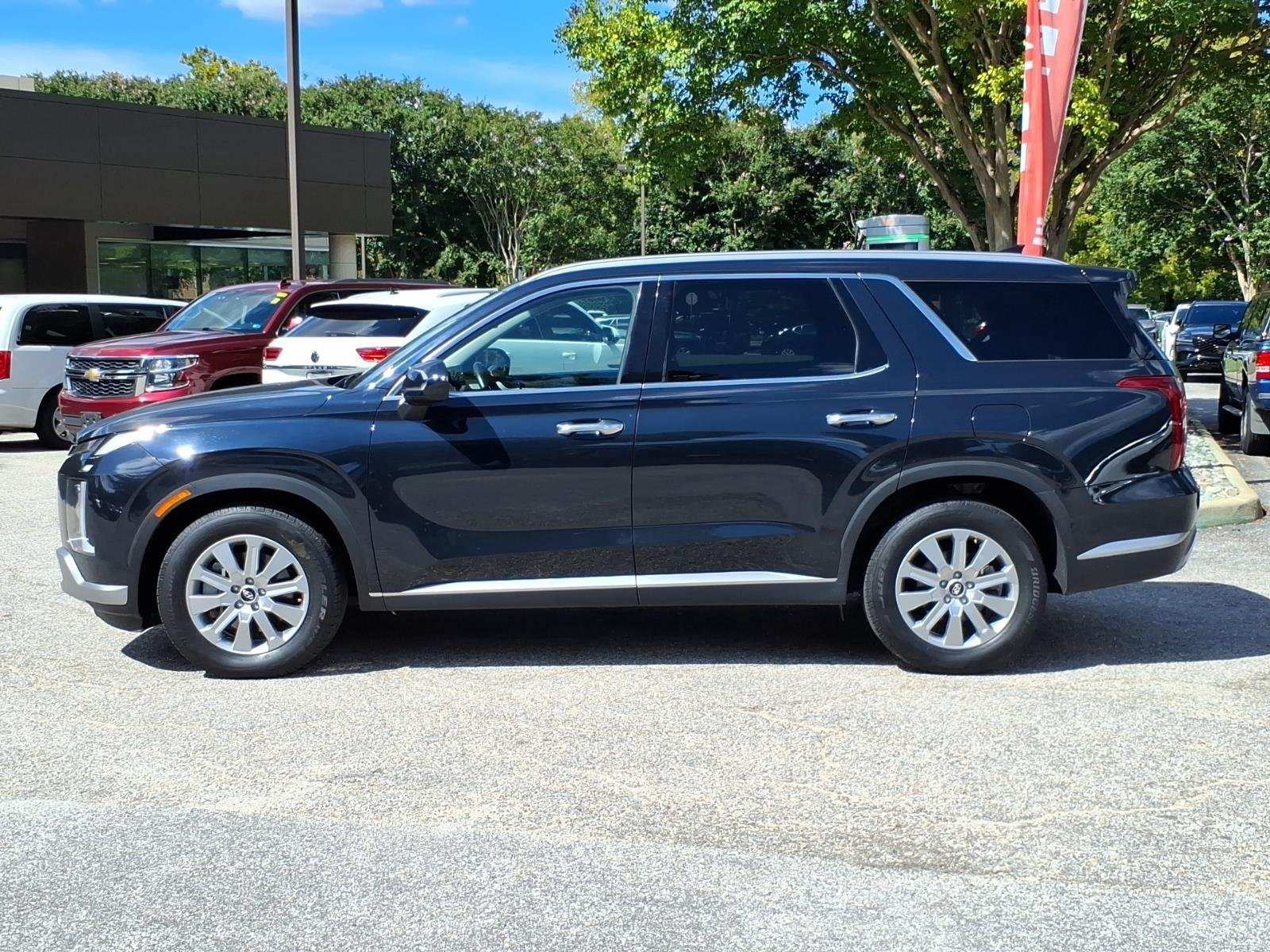 Used 2025 Moonlight Cloud Hyundai SEL image 3