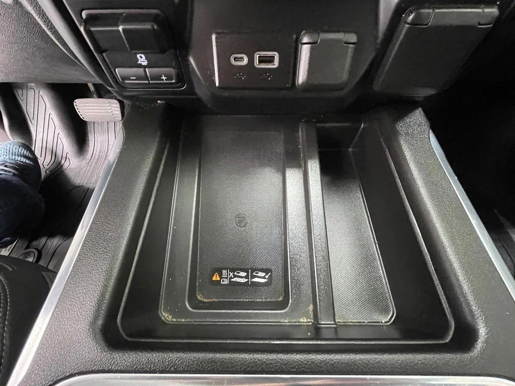 Used 2021 White GMC Denali image 28