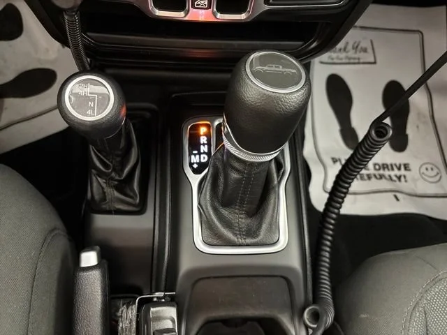 Used 2022 Black Jeep Altitude image 17