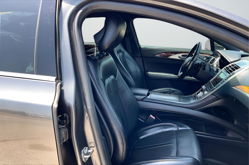 Used 2019 Gray Lincoln Reserve image 26
