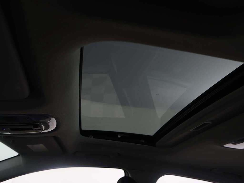 Used 2025 Black Hyundai SEL Convenience image 19