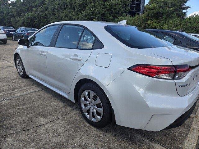 Used 2026 Wind Chill Pearl Toyota LE image 5