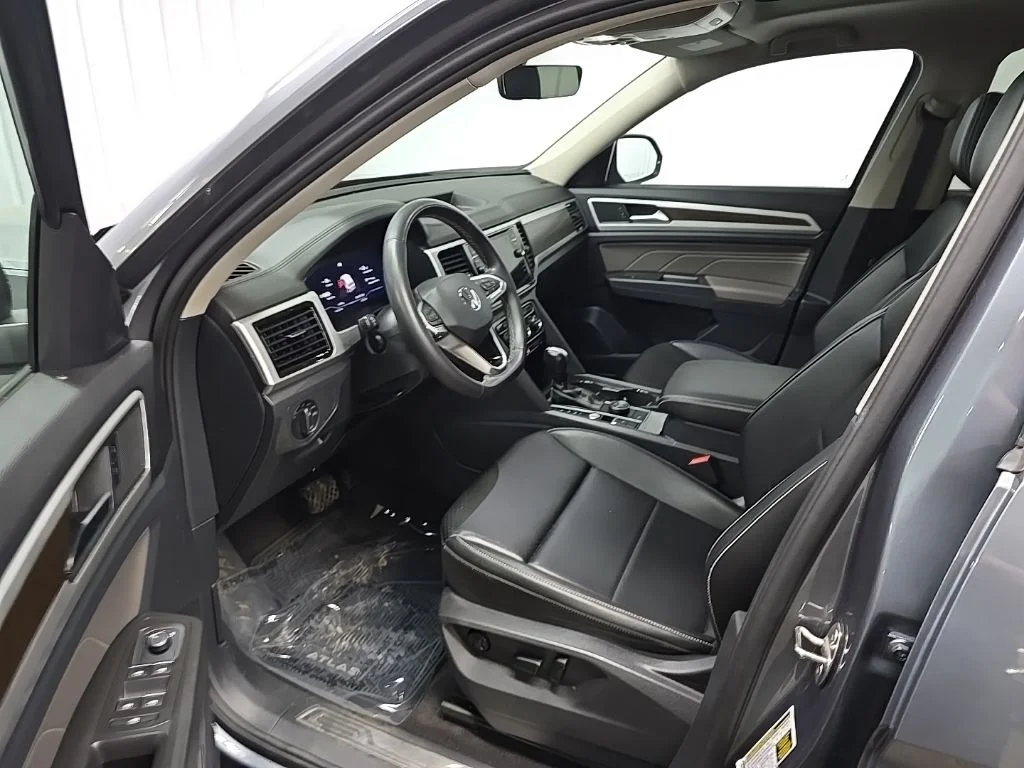 Used 2022 Gray Volkswagen 3.6L V6 SE w/Technology image 29