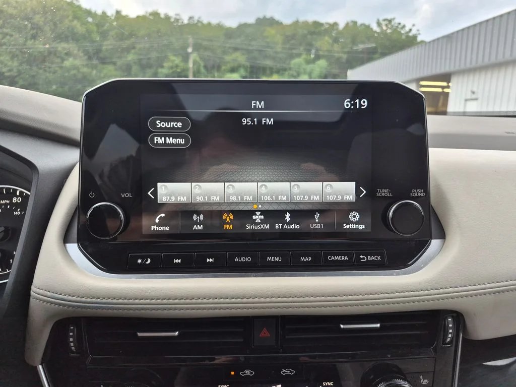 Used 2023 White Nissan SL image 32