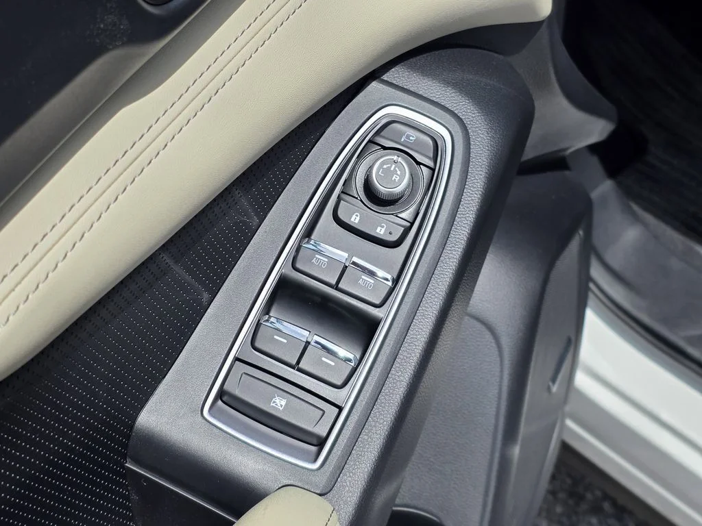 New 2026 CRYSTAL WHITE PEARL Subaru Limited 7-Passenger image 18