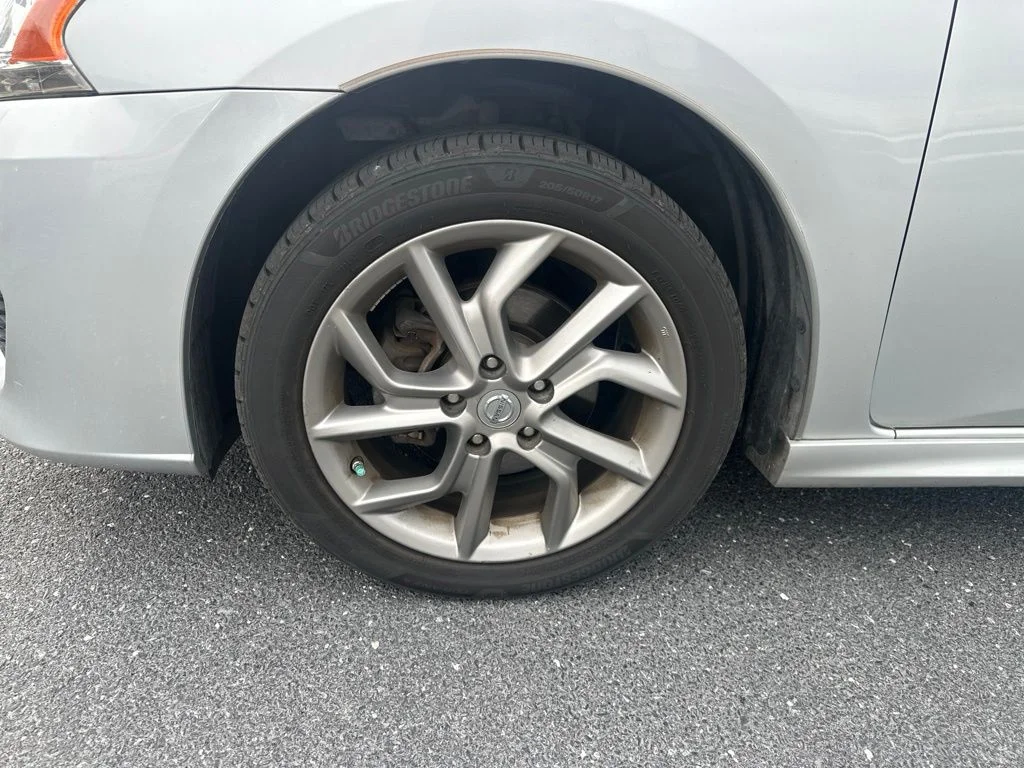 Used 2013 Brilliant Silver Nissan SR image 8