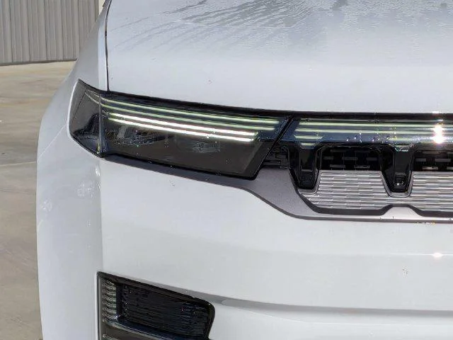 New 2026 Bright White Clear-Coat Exterior Paint Jeep Grand Wagoneer image 11
